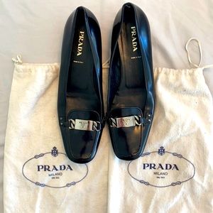 Prada Women’s Loafers Size 39 (8.5) EUC
